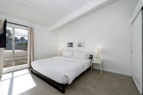 $965,000 | 2550 North Kitty Hawk Drive, Palm Springs, CA 92262