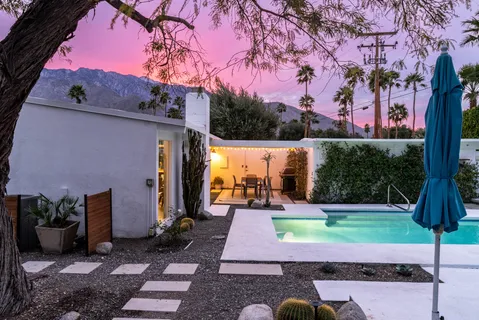 $965,000 | 2550 North Kitty Hawk Drive, Palm Springs, CA 92262