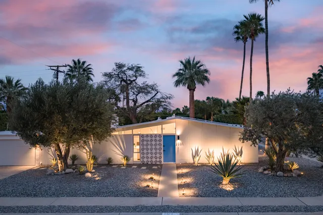 $965,000 | 2550 North Kitty Hawk Drive, Palm Springs, CA 92262
