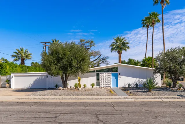 $965,000 | 2550 North Kitty Hawk Drive, Palm Springs, CA 92262