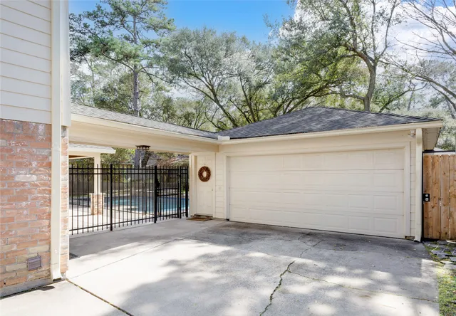 a view of a house with a garage