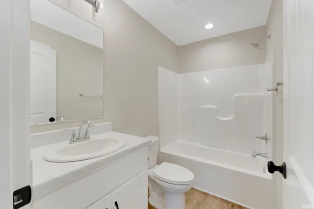 $379,900 | 11132 Carob Thorn Trail, Roanoke, IN 46783