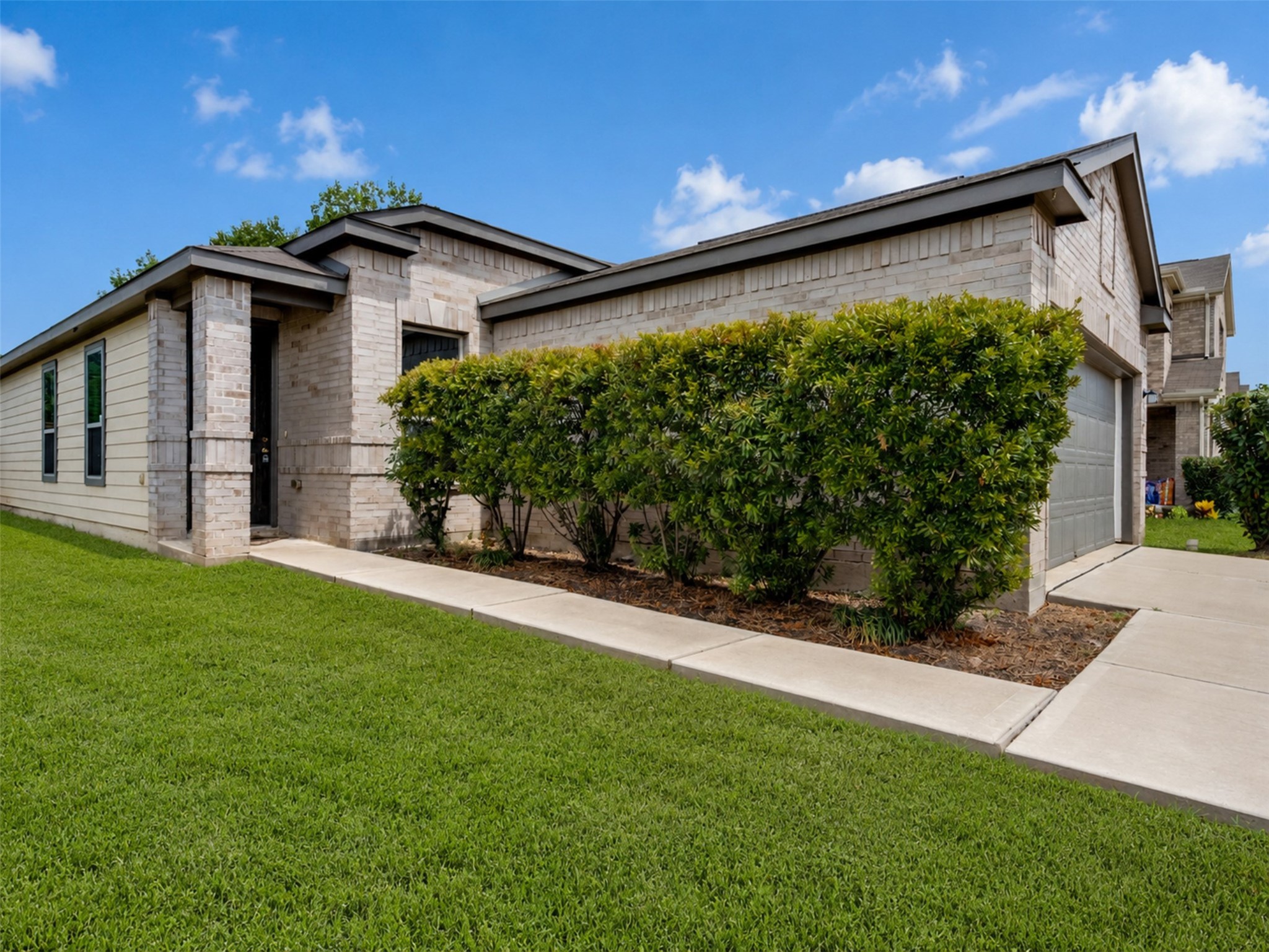 6011 Whitewing Road Rosenberg, TX 77469 - Photo 2 of 25 Gallery Image 2