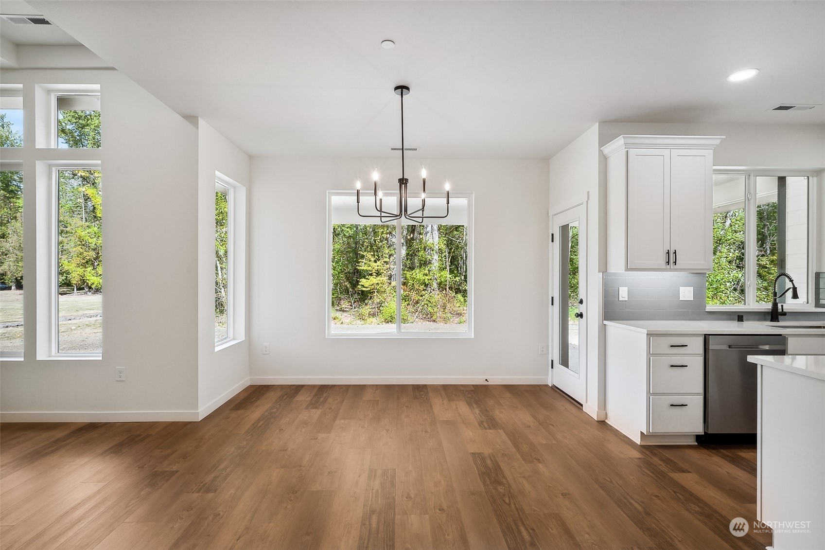 27117 Entwhistle Road East Buckley, WA 98321 - Photo 13 of 40 a kitchen that has a lot of windows in it