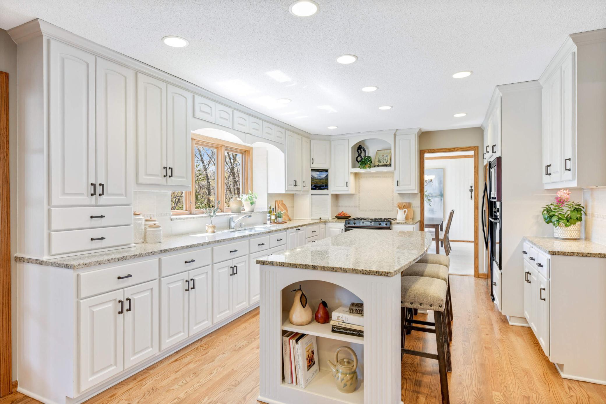 11797 Mt Curve Road Eden Prairie, MN 55347 - Photo 6 of 40
