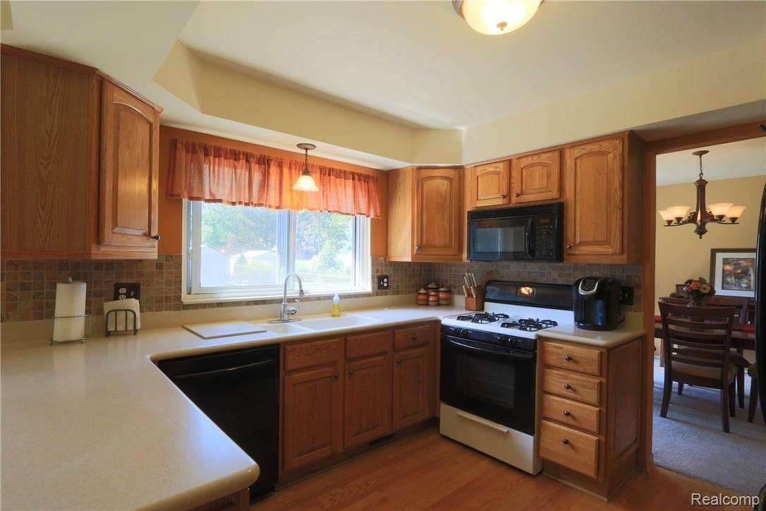 6831 Longwood Road Canton, MI 48187 - Photo 22 of 48 21 Kit.JPG