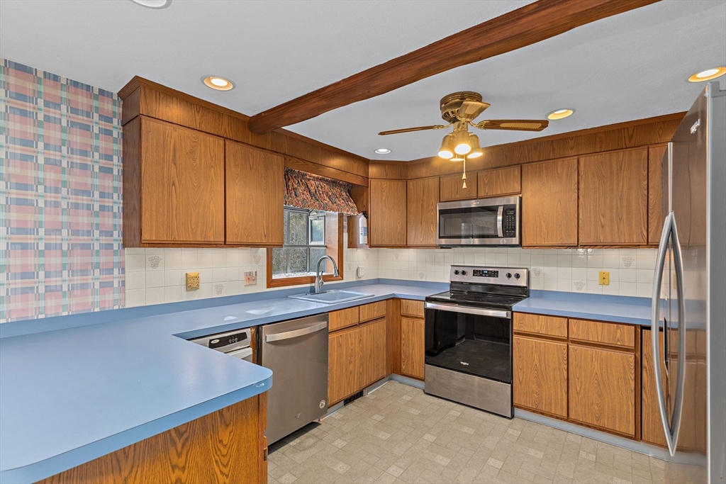 22 Long Boat Road Bourne, MA 02532 - Photo 6 of 36