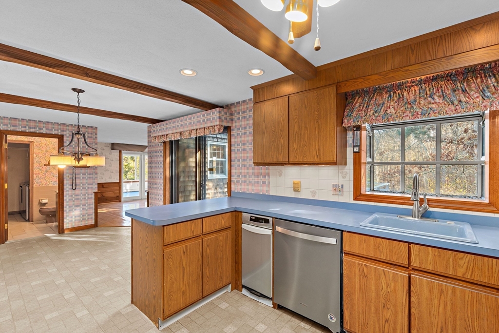 22 Long Boat Road Bourne, MA 02532 - Photo 7 of 36