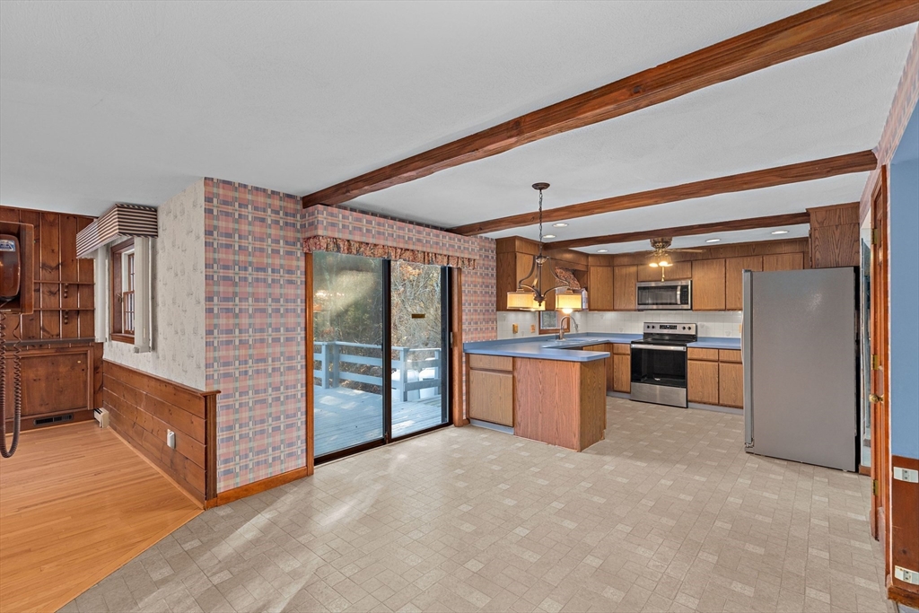 22 Long Boat Road Bourne, MA 02532 - Photo 8 of 36