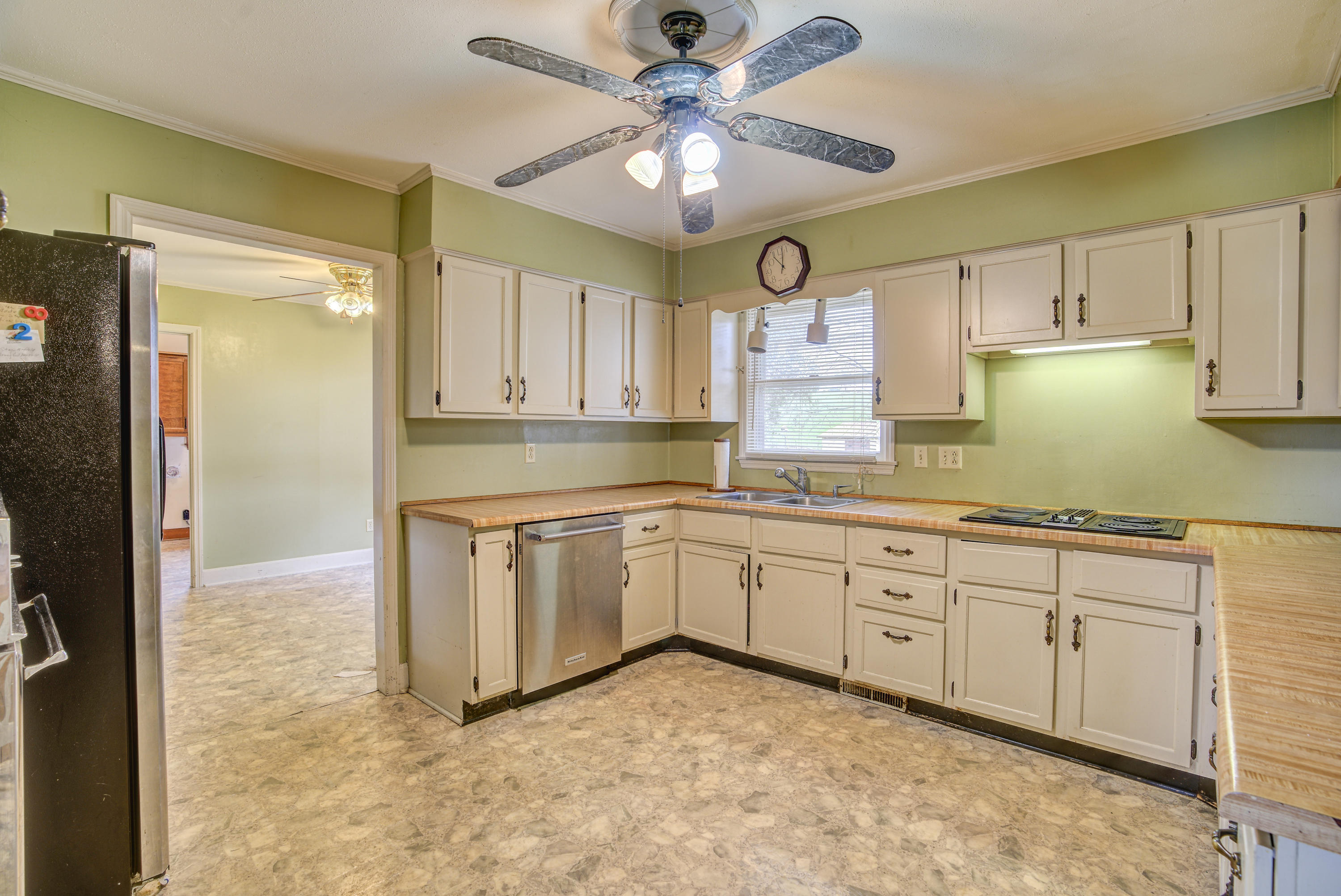 7675 Warrensburg Road Mosheim, TN 37818 - Photo 12 of 64 WarrensINT- (9 of 37)
