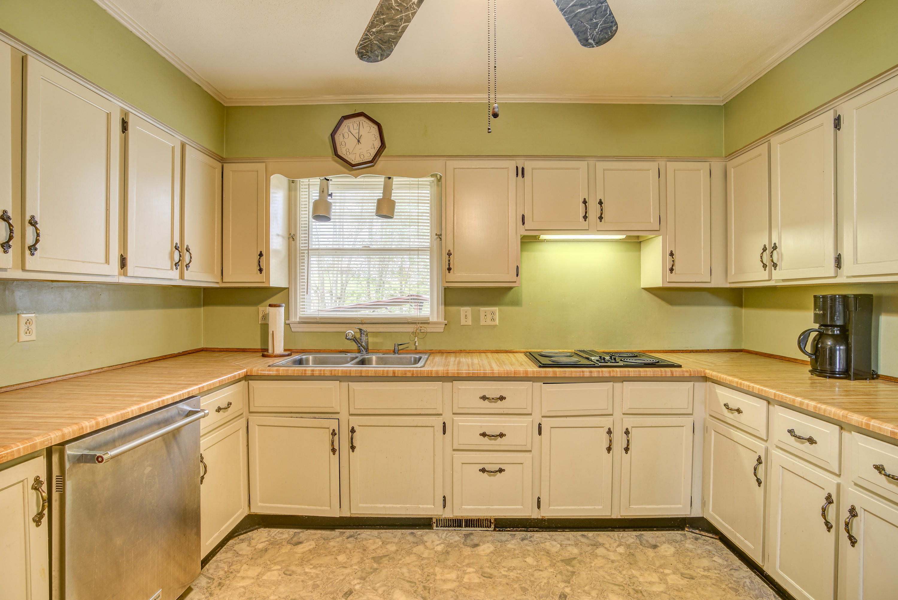 7675 Warrensburg Road Mosheim, TN 37818 - Photo 13 of 64 WarrensINT- (10 of 37)