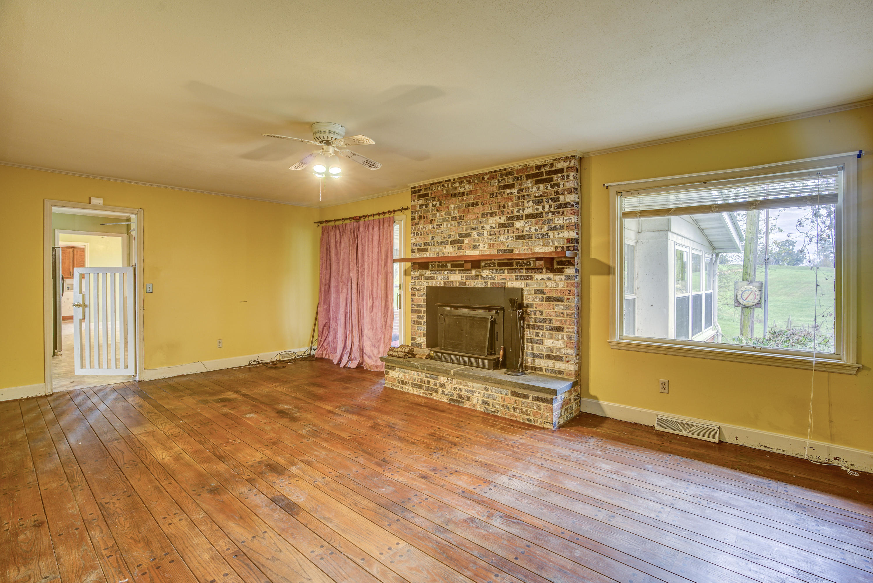 7675 Warrensburg Road Mosheim, TN 37818 - Photo 17 of 64 WarrensINT- (14 of 37)