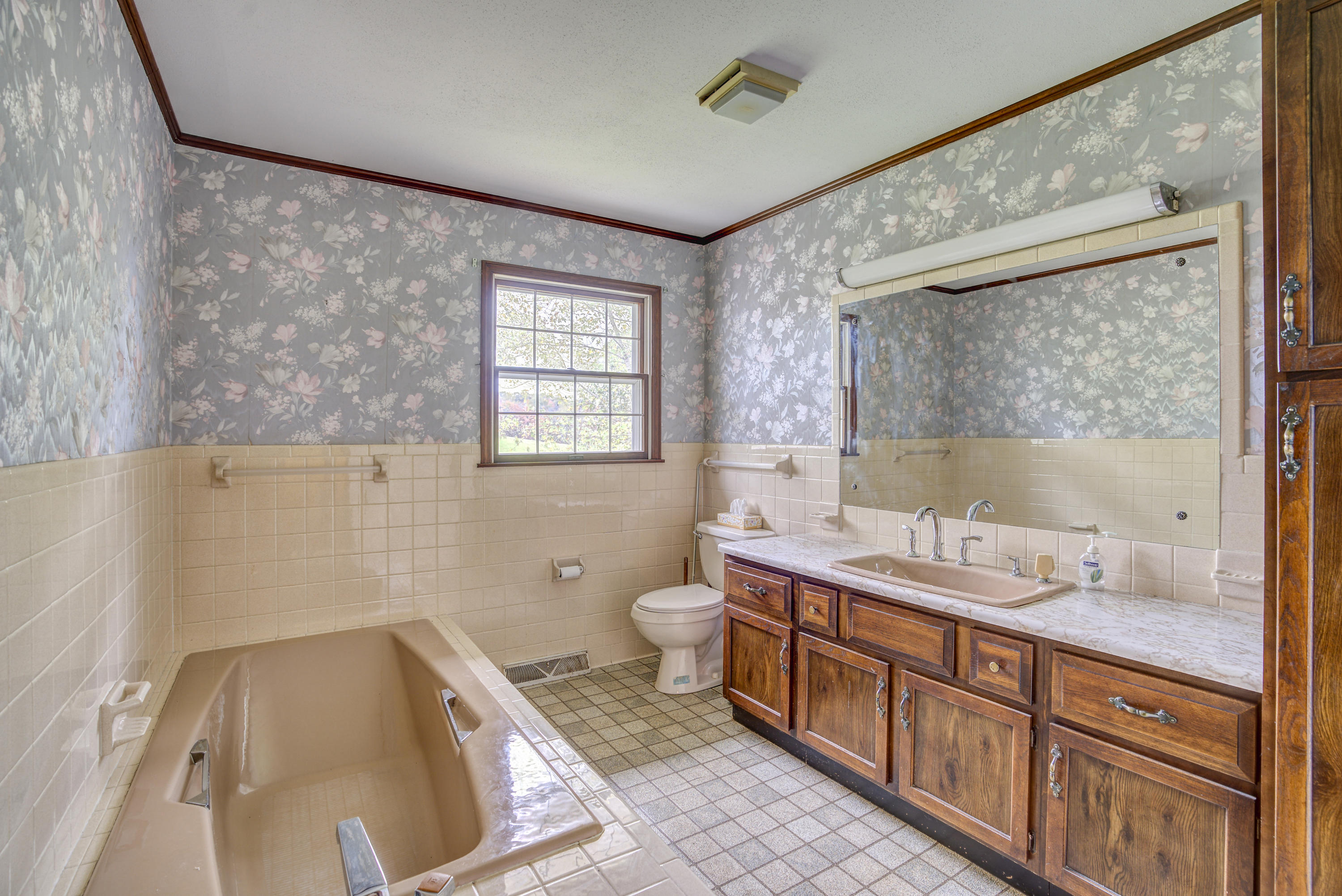 7675 Warrensburg Road Mosheim, TN 37818 - Photo 20 of 64 WarrensINT- (17 of 37)