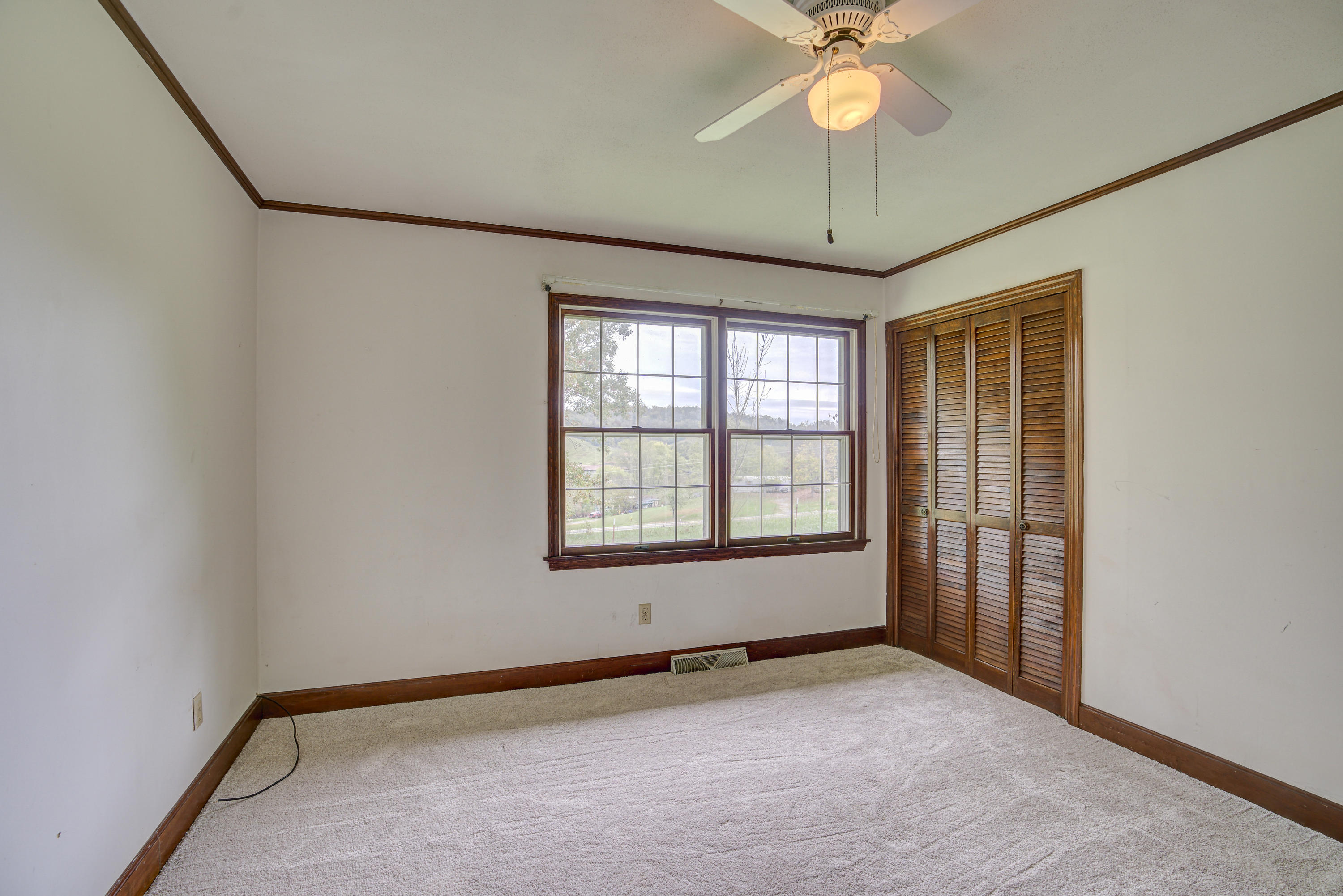 7675 Warrensburg Road Mosheim, TN 37818 - Photo 22 of 64 WarrensINT- (19 of 37)
