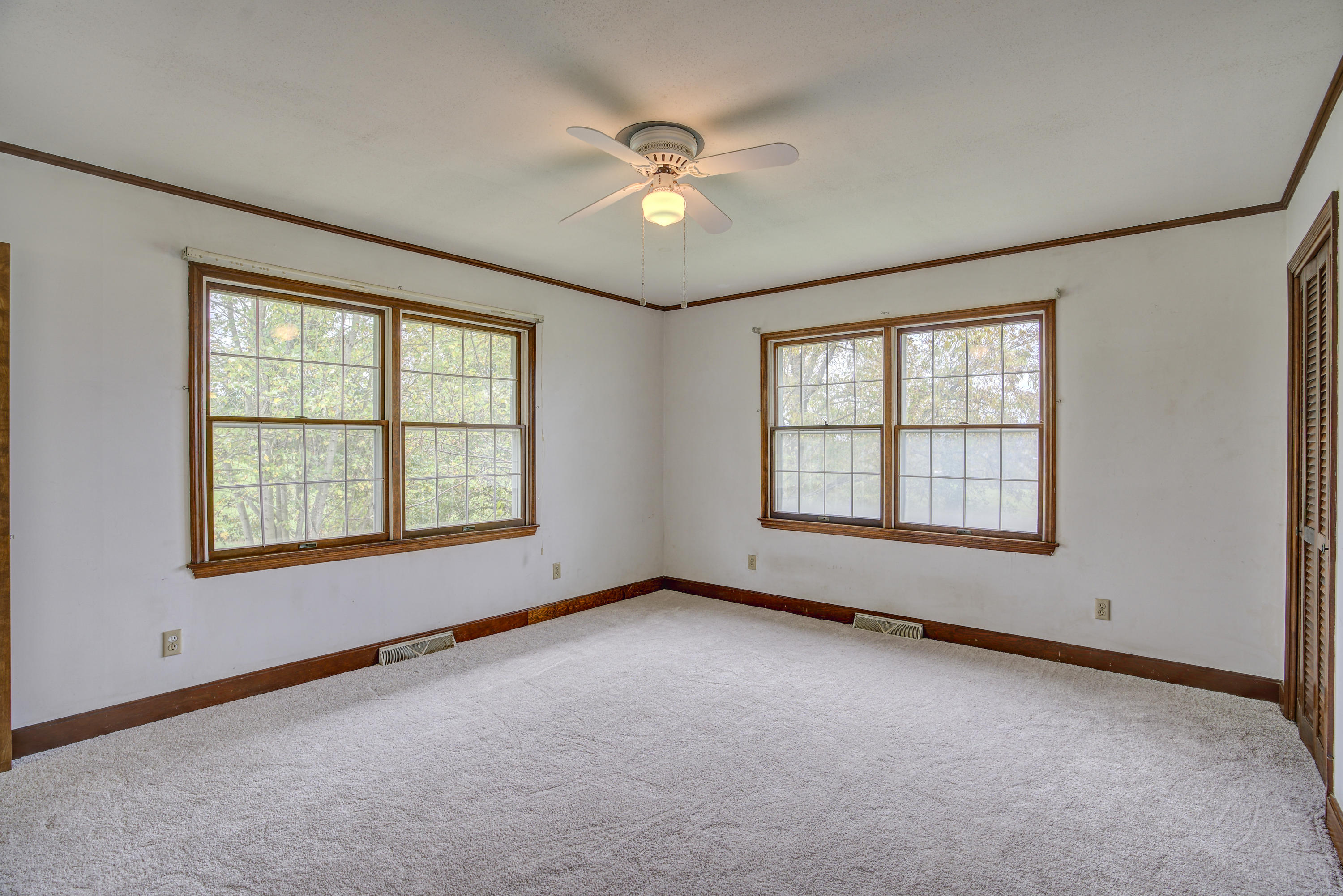 7675 Warrensburg Road Mosheim, TN 37818 - Photo 23 of 64 WarrensINT- (20 of 37)