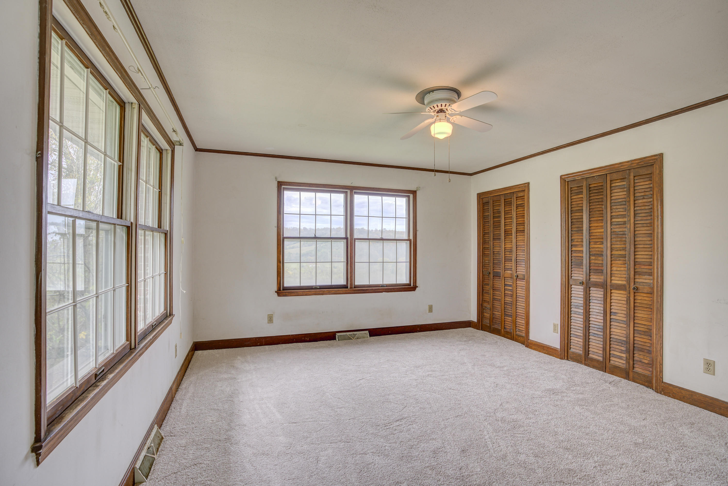 7675 Warrensburg Road Mosheim, TN 37818 - Photo 24 of 64 WarrensINT- (21 of 37)