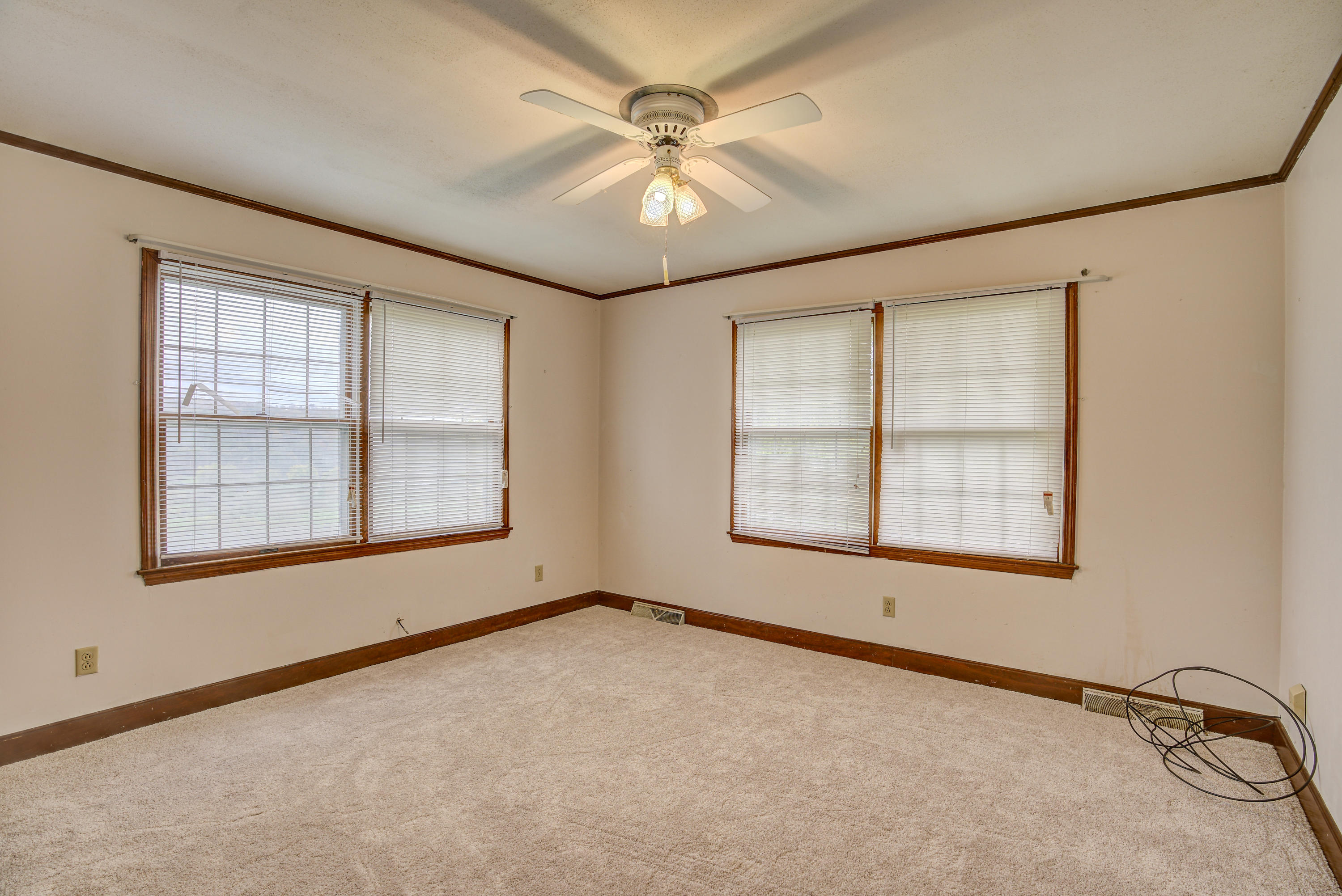 7675 Warrensburg Road Mosheim, TN 37818 - Photo 27 of 64 WarrensINT- (24 of 37)