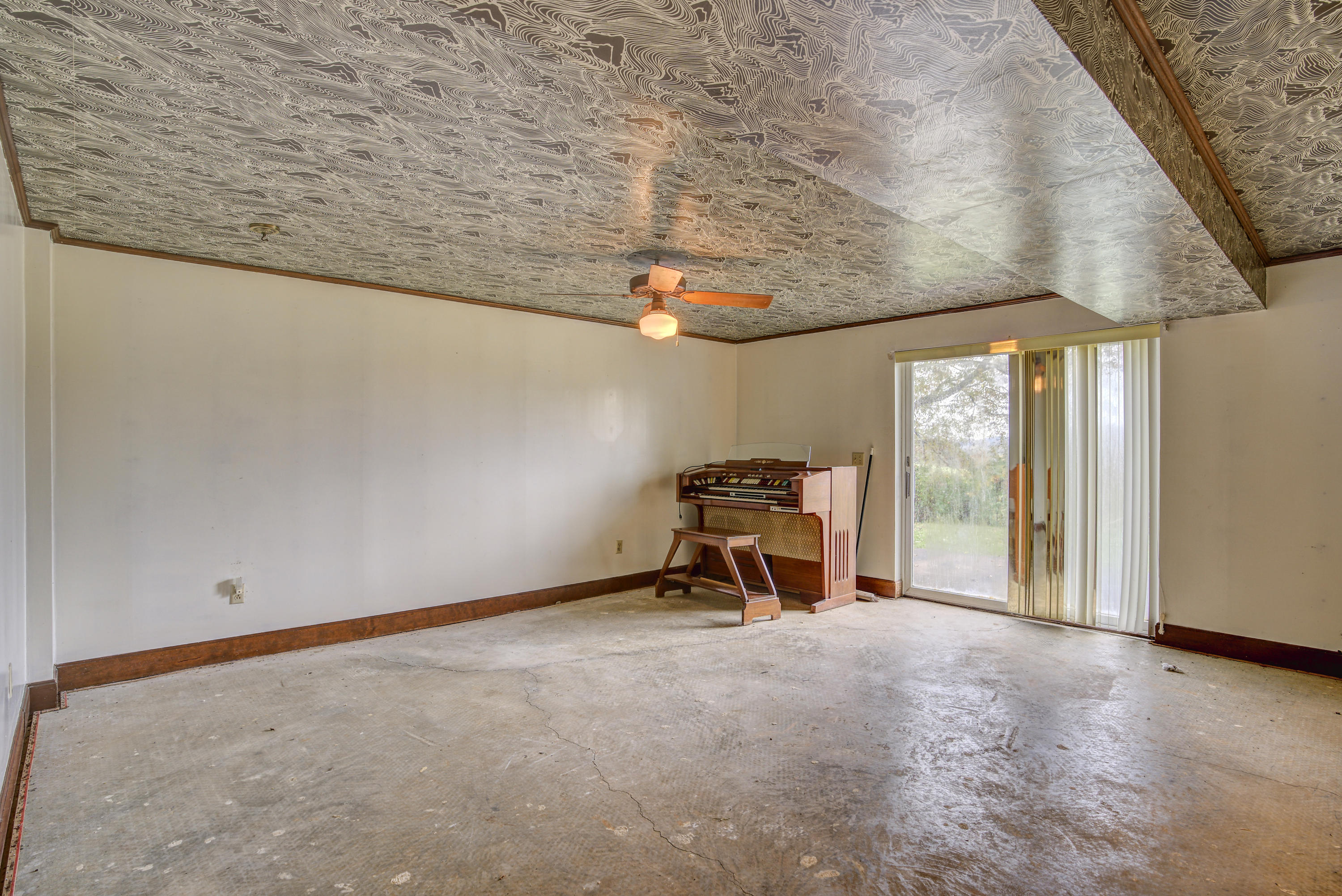 7675 Warrensburg Road Mosheim, TN 37818 - Photo 32 of 64 WarrensINT- (29 of 37)