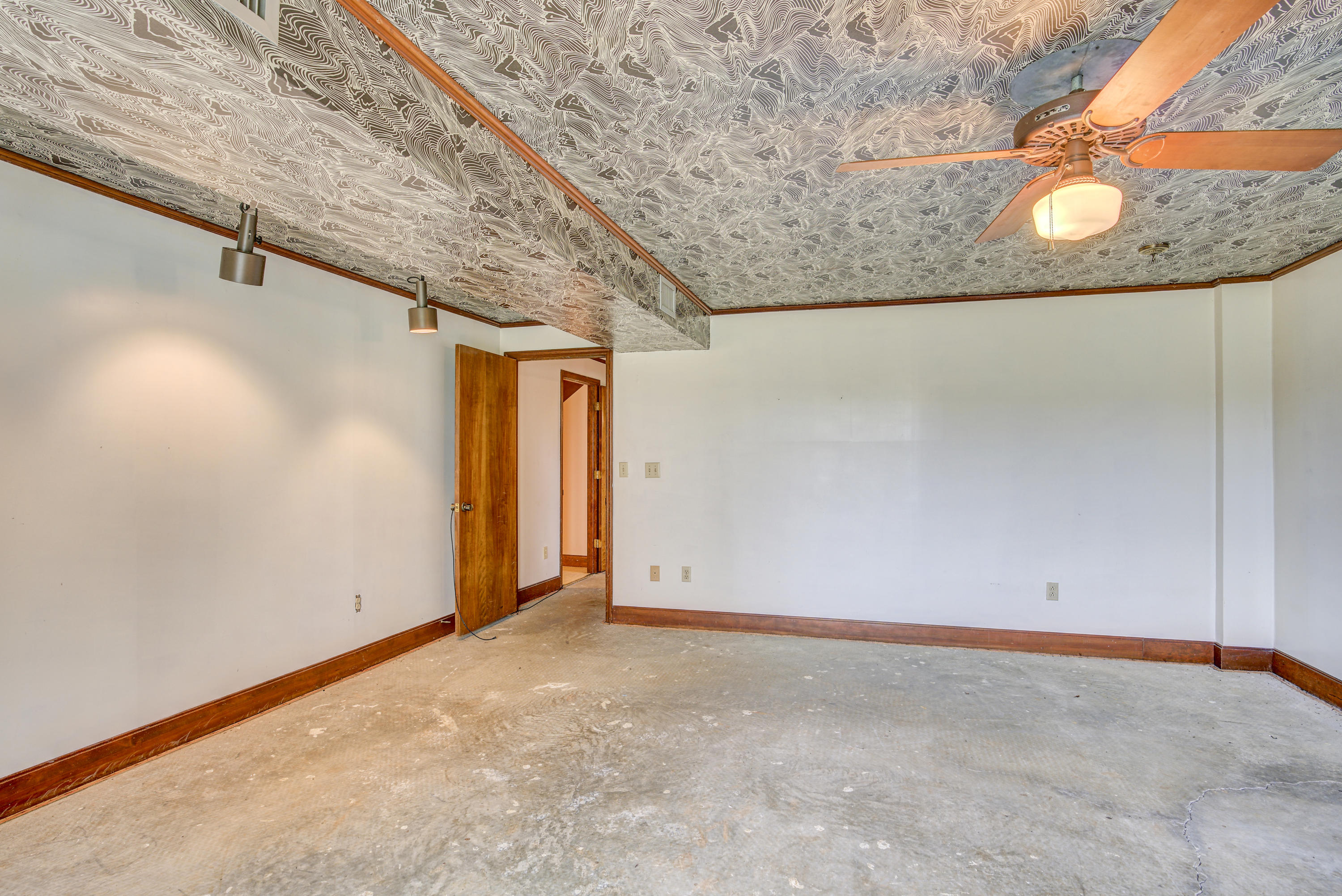 7675 Warrensburg Road Mosheim, TN 37818 - Photo 34 of 64 WarrensINT- (31 of 37)