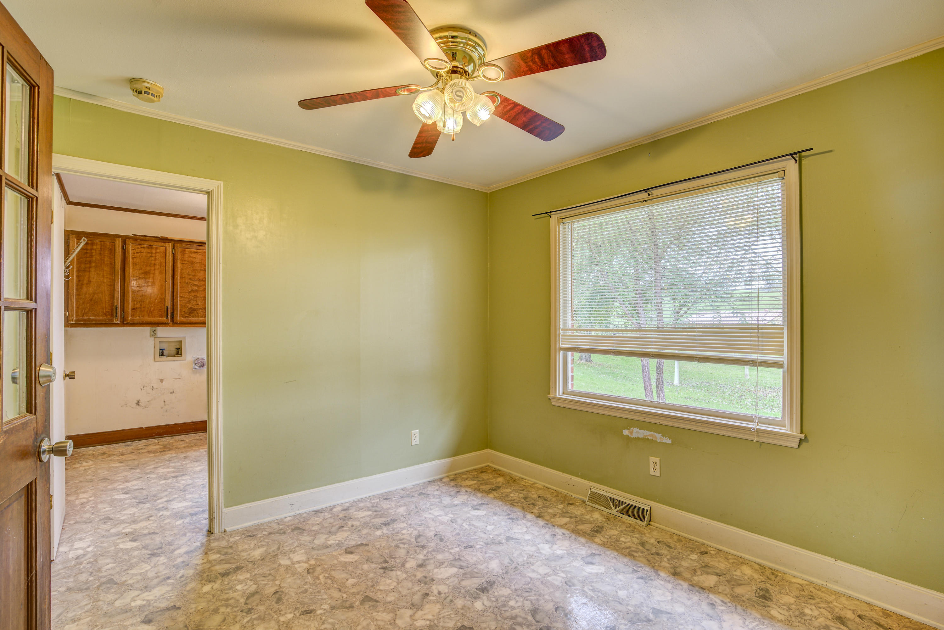 7675 Warrensburg Road Mosheim, TN 37818 - Photo 10 of 64 WarrensINT- (7 of 37)