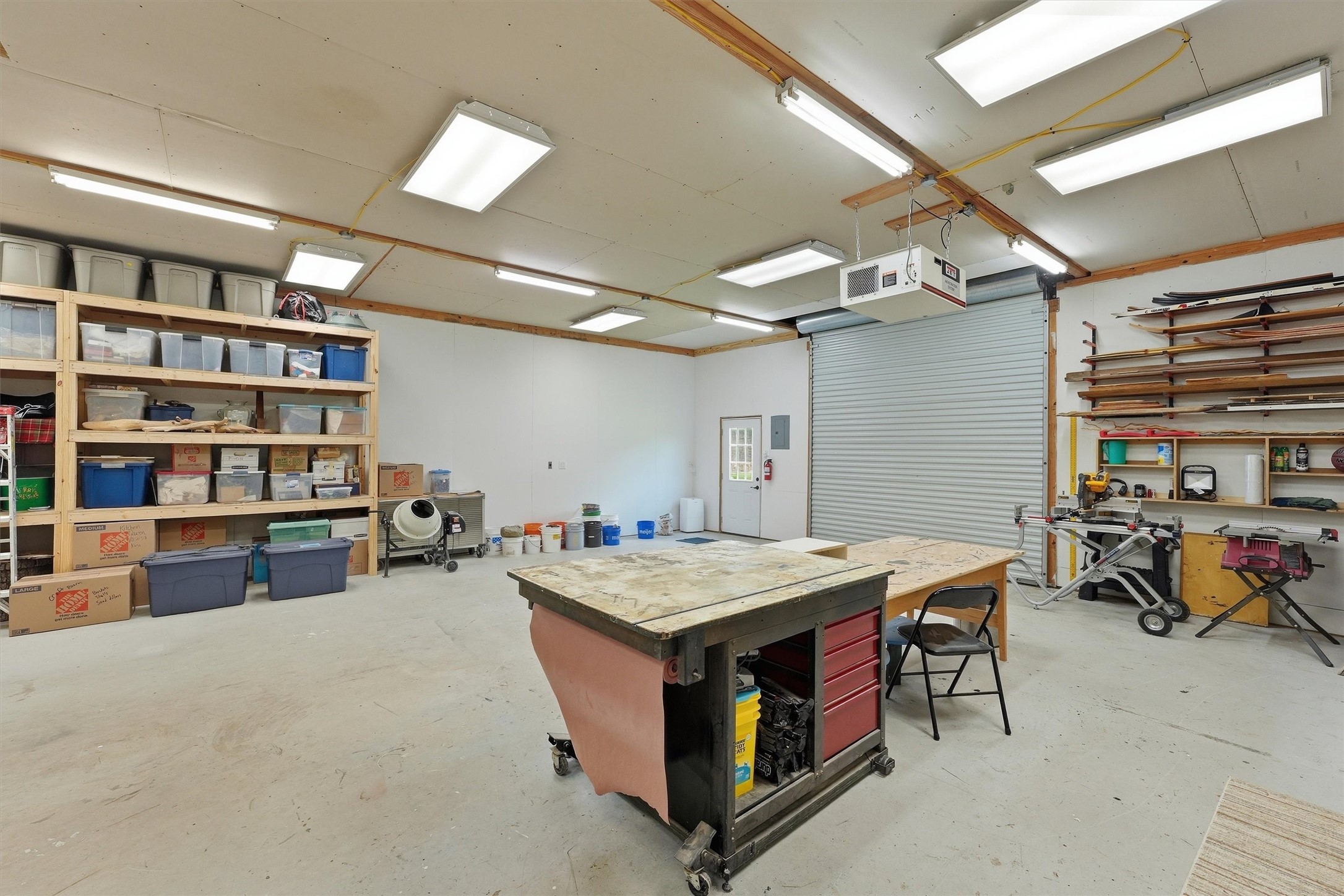 4810 Magnolia Bend Drive Rosharon, TX 77583 - Photo 33 of 40 Workshop is great for storage, projects, entertaining, home gym. The possibilities are endless.