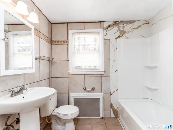 $2,700 | 97 Brussels Avenue, Wethersfield, CT 06109