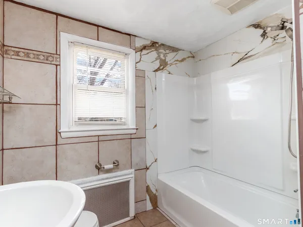 $2,700 | 97 Brussels Avenue, Wethersfield, CT 06109