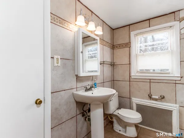 $2,700 | 97 Brussels Avenue, Wethersfield, CT 06109