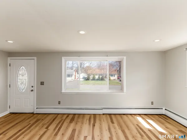 $2,700 | 97 Brussels Avenue, Wethersfield, CT 06109