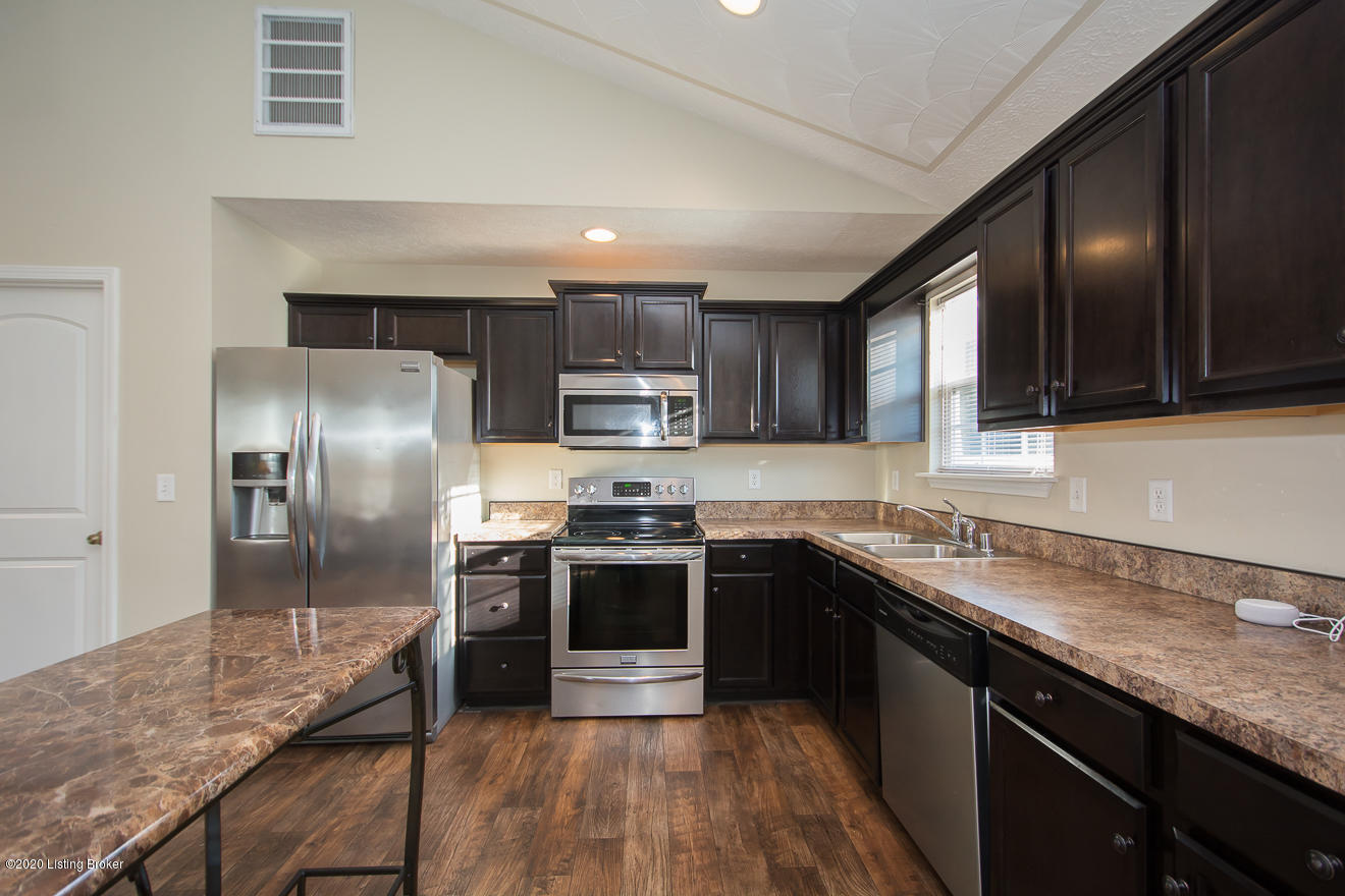 498 Madison Rae Boulevard Shepherdsville, KY 40165 - Photo 11 of 33 Kitchen