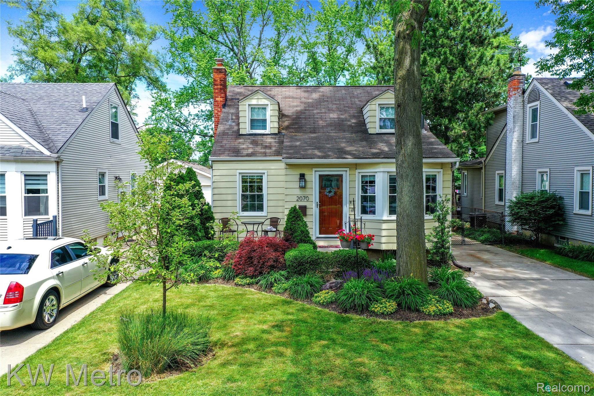 2070 Harvard Road Berkley, MI 48072 - Photo 4 of 38 DJI_0402.JPG