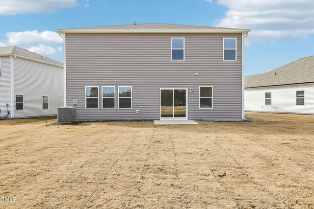 a view of a house with backyard