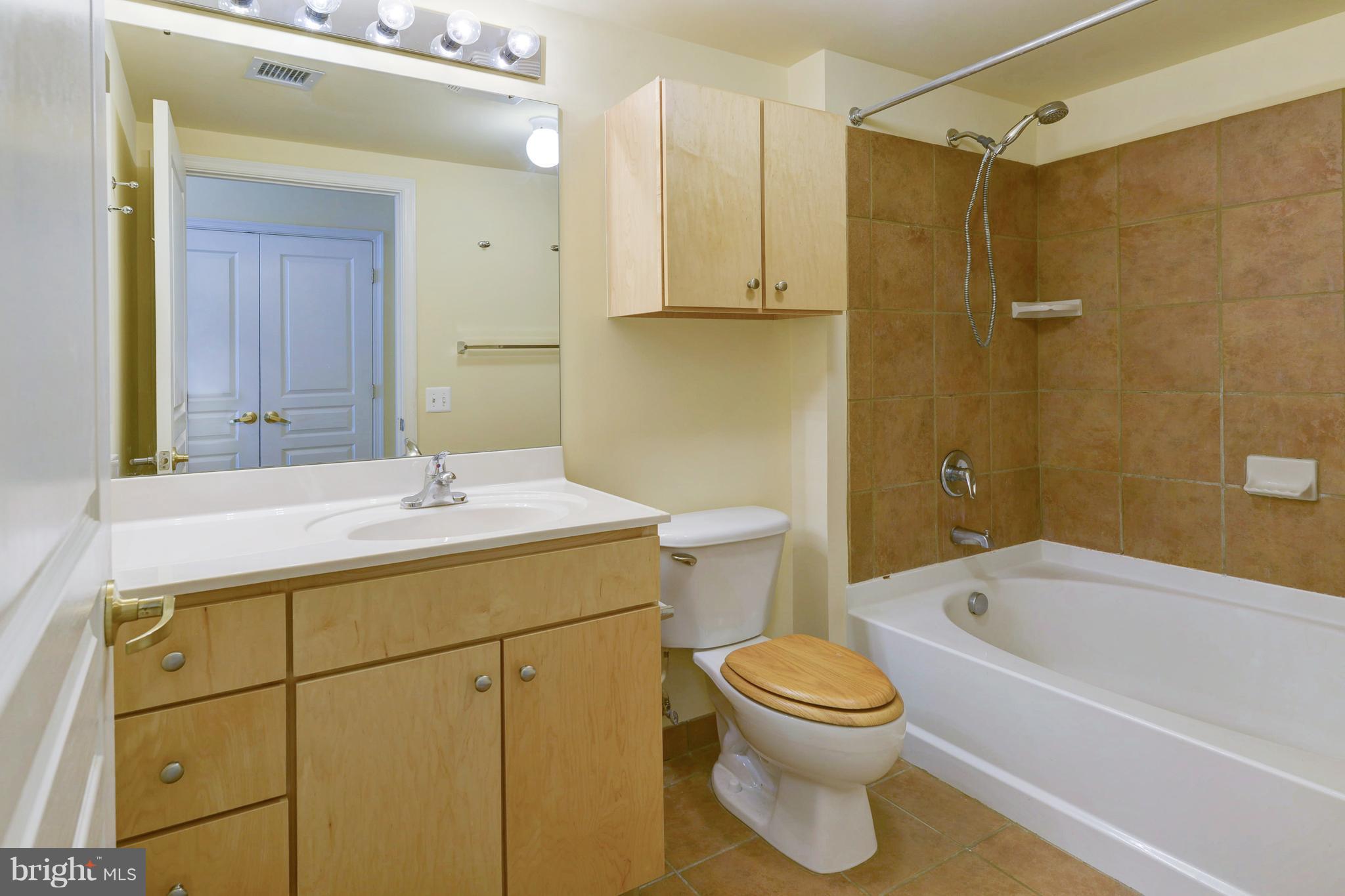 616 E Street Northwest, Unit 647 Washington, DC 20004 - Photo 11 of 30 Bath (Master)
