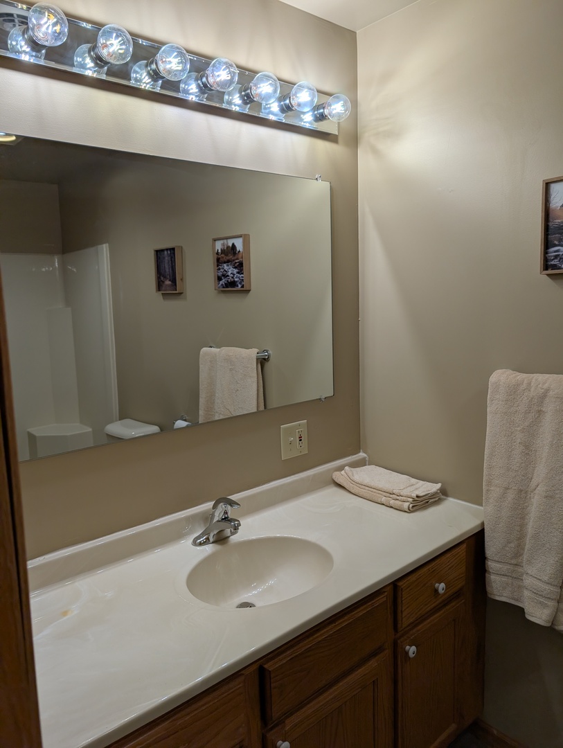 325 South Clark Street, Unit 2G Utica, IL 61373 - Photo 11 of 12