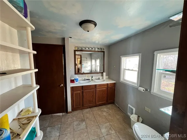 $799,900 | 151 State Ff Road, Edwards, MO 65326