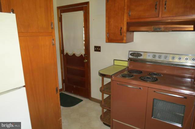 19401 Frederick Road Germantown, MD 20876 - Photo 11 of 23 Kitchen