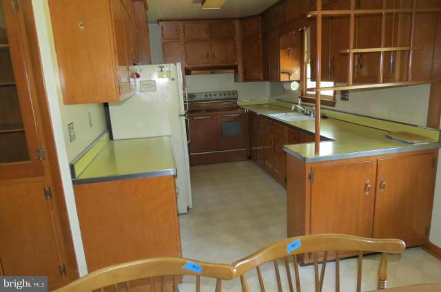 19401 Frederick Road Germantown, MD 20876 - Photo 10 of 23 Kitchen