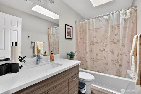$880,000 | 21011 36th Place West, Lynnwood, WA 98036