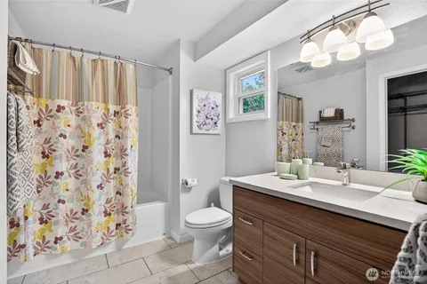 $880,000 | 21011 36th Place West, Lynnwood, WA 98036