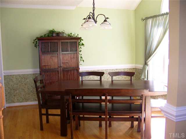 Beautiful Dining Rm w/ Vaulted Ceiling and HUGE Palladian style window
