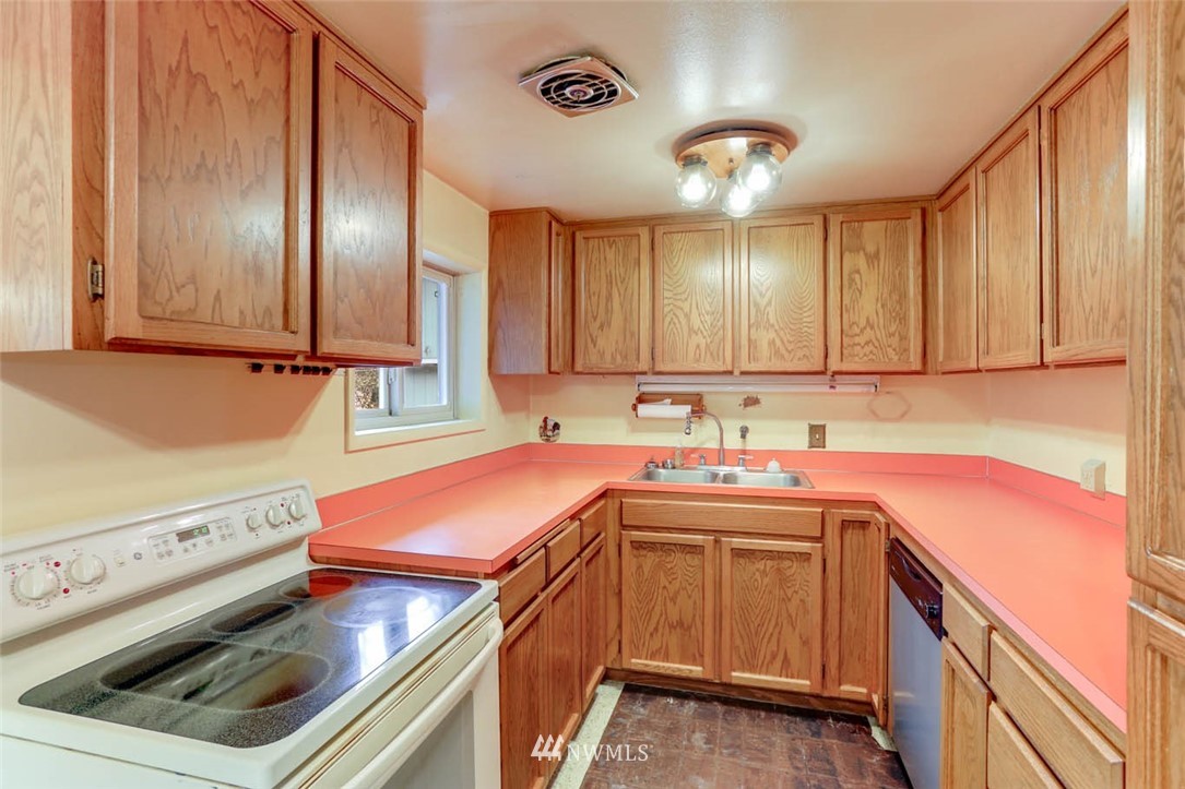 3618 Northeast 6th Place Renton, WA 98056 - Photo 11 of 25 Gallery Image 11