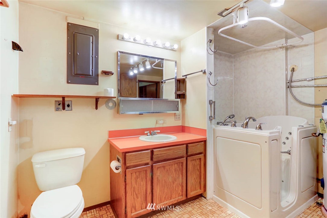 3618 Northeast 6th Place Renton, WA 98056 - Photo 19 of 25 Gallery Image 19