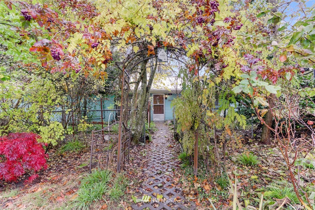 3618 Northeast 6th Place Renton, WA 98056 - Photo 5 of 25 Gallery Image 5