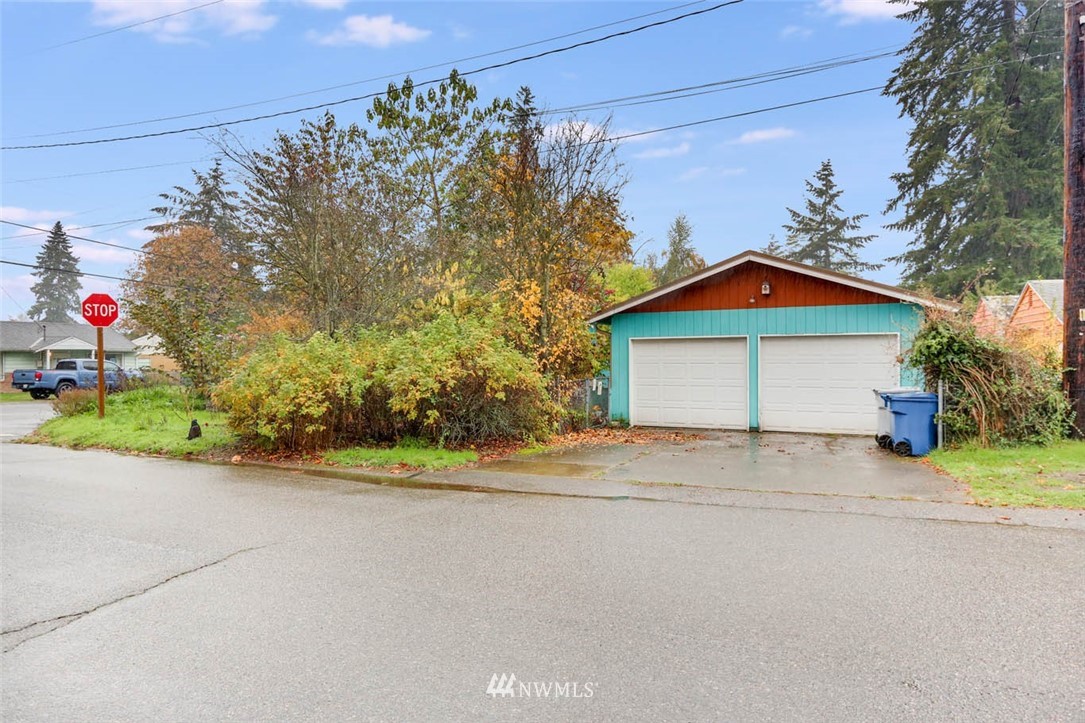 3618 Northeast 6th Place Renton, WA 98056 - Photo 7 of 25 Gallery Image 7