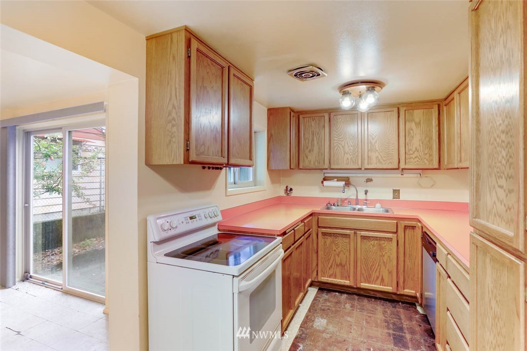 3618 Northeast 6th Place Renton, WA 98056 - Photo 10 of 25 Gallery Image 10
