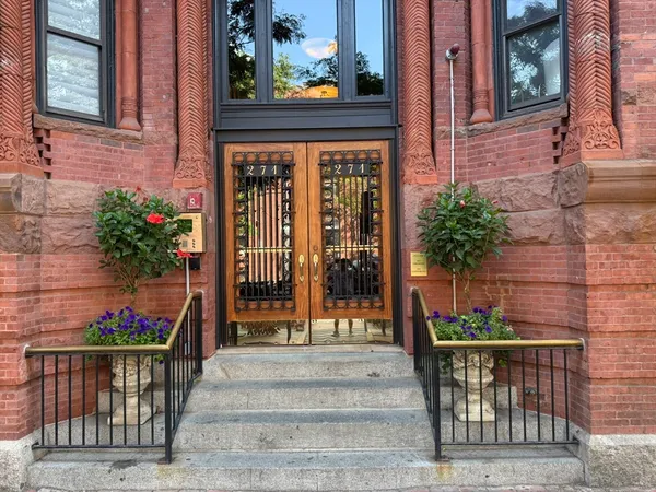 $894,900 | 271 Dartmouth Street, Unit 2F, Boston, MA 02116