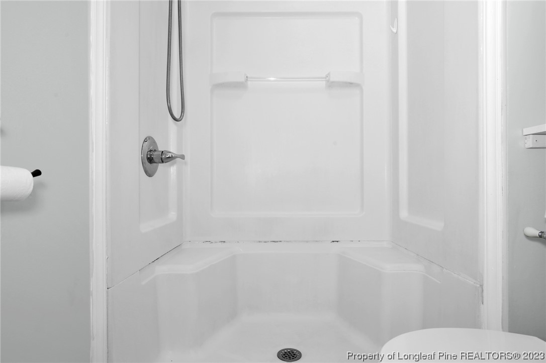 3675 Applegate Road Hope Mills, NC 28348 - Photo 18 of 32 a bathroom with a bathtub