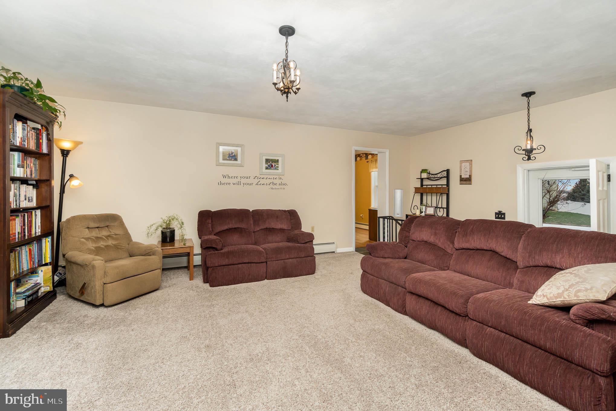 261 East Oregon Road Lititz, PA 17543 - Photo 5 of 30