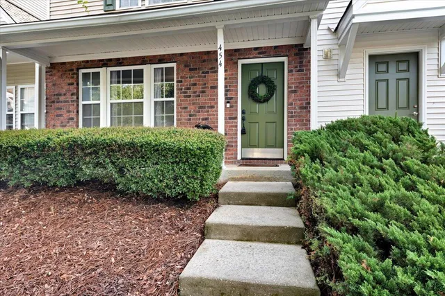 $2,250 | 454 Doane Way, Wando, SC 29492