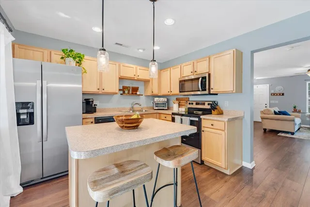 $2,250 | 454 Doane Way, Wando, SC 29492